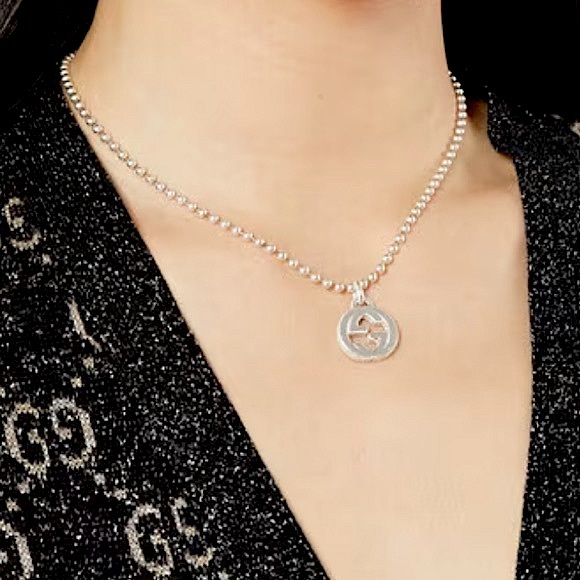 Gucci: Beaded Sterling Silver Interlocking GG Necklace - Picture 4 of 16